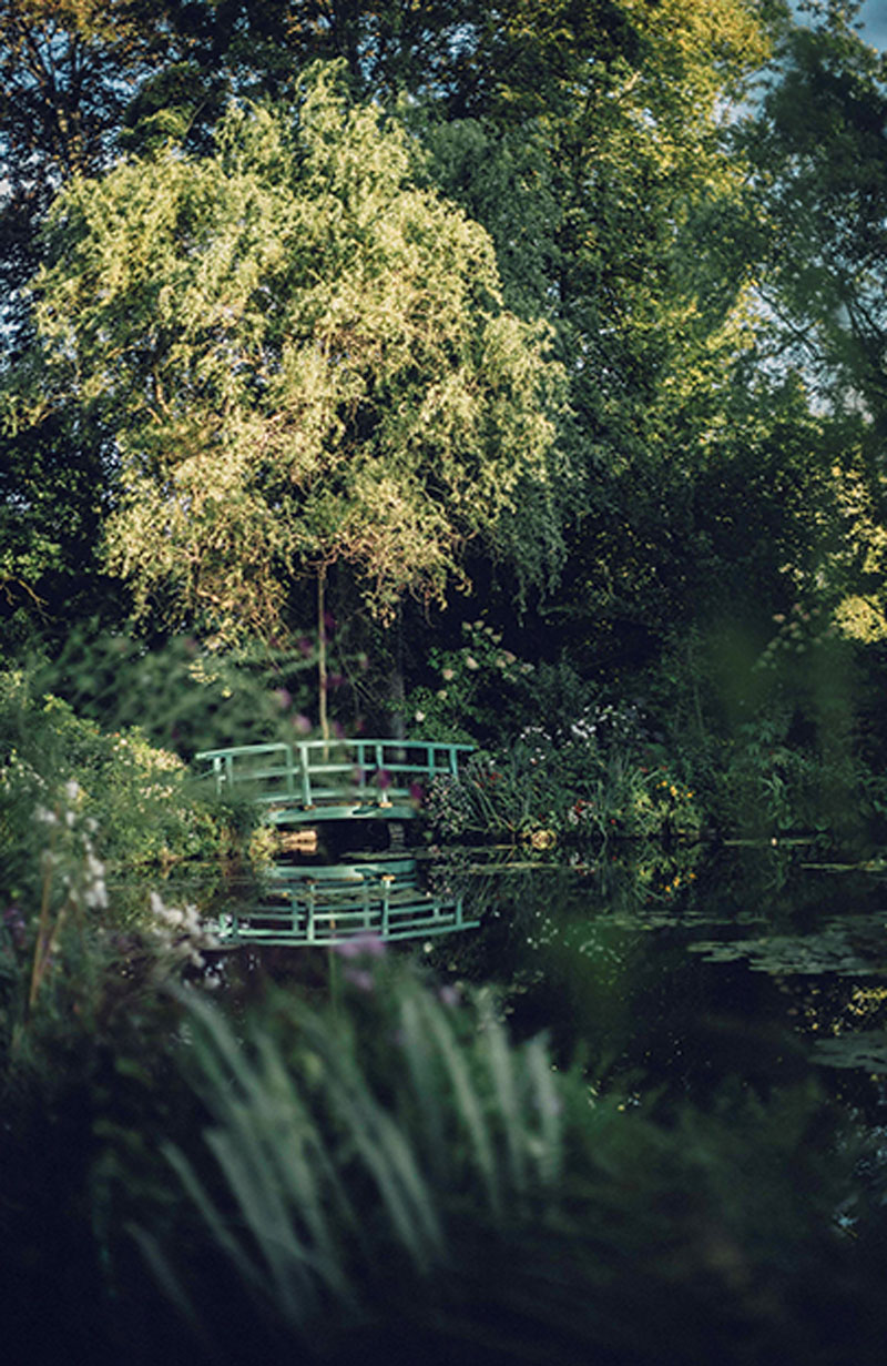 Intervenants dans les jardins de Giverny pour la présentation du forum de Giverny 2023